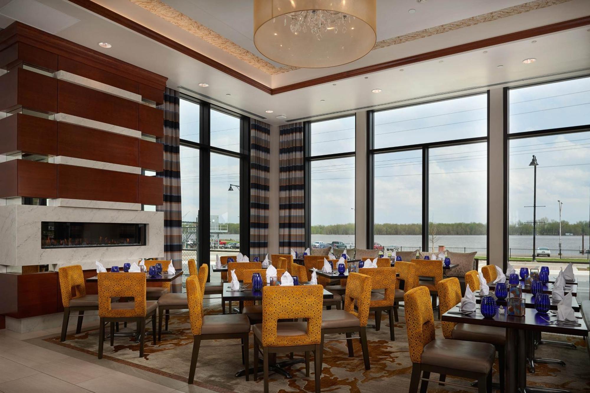 The Merrill Hotel & Conference Center, Muscatine, A Tribute Portfolio Hotel Bagian luar foto